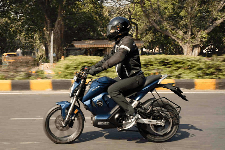 RV400 BRZ riding view